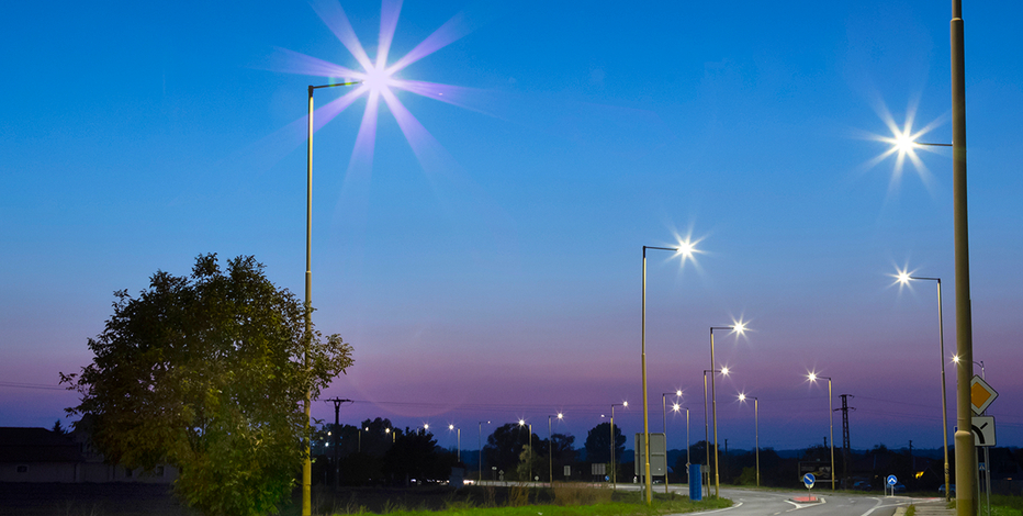 why are street lights purple